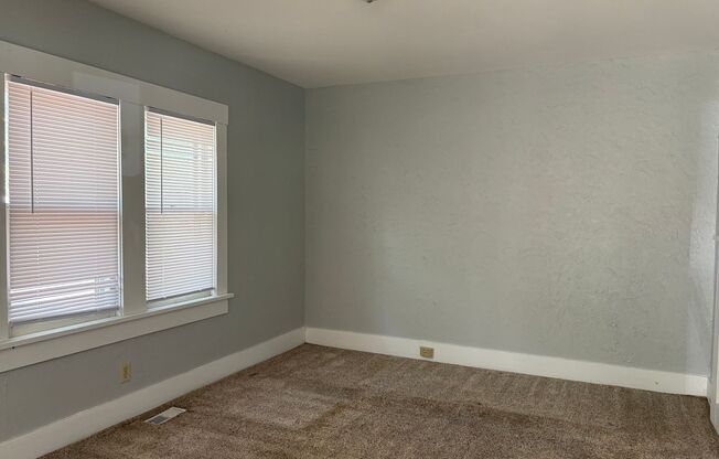 Beautiful 2 bed/ 1 bath