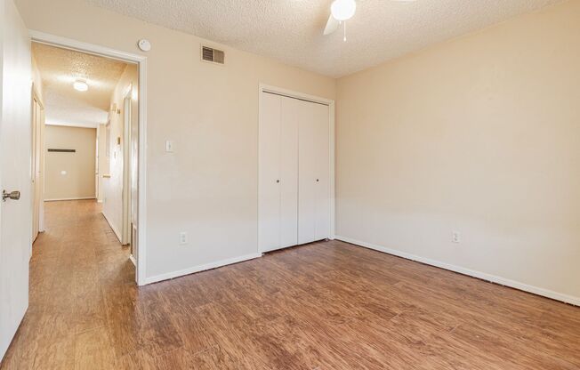 2 beds, 1 bath, $875