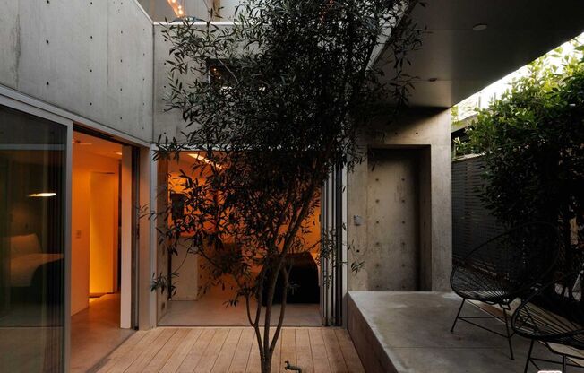 21 27Th Ave