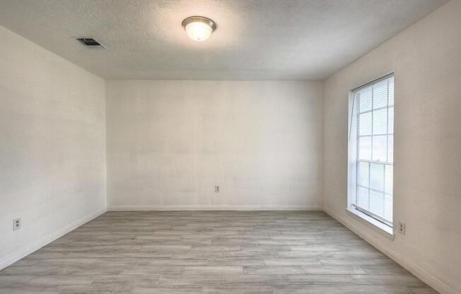 10902 WHITTINGHAM LN