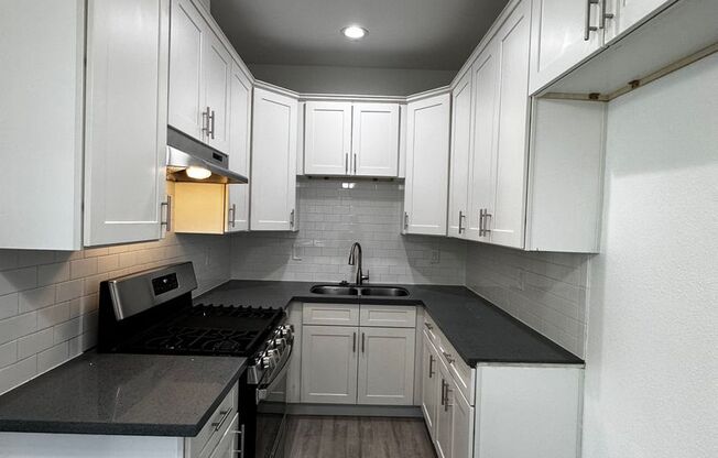 **Newly Remodeled**Beautiful Spacious 1 bedroom 1 bath located in Long Beach.