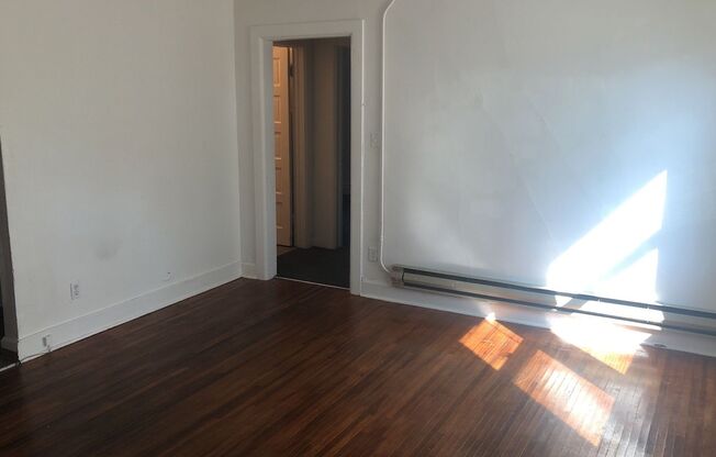 2 beds, 1 bath, $810, Unit G-2