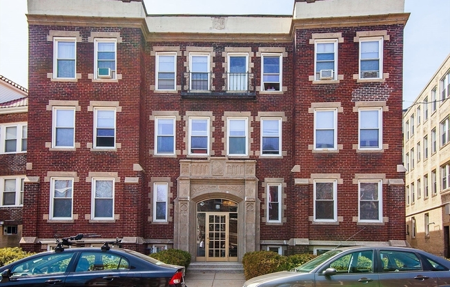 Studio, 1 bath, 450 sqft, $2,195, Unit 18