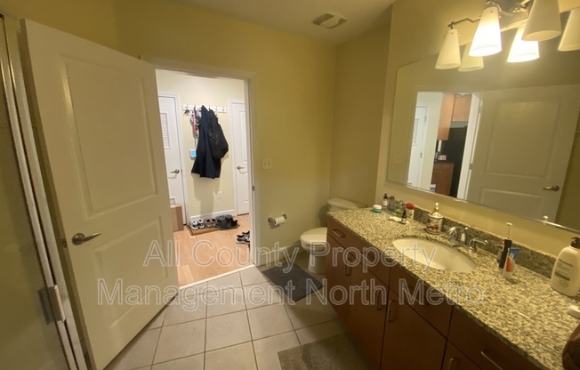 950 W Peachtree St