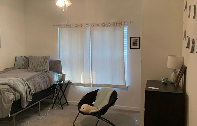 2 beds, 2 baths, 1,000 sqft, $1,430