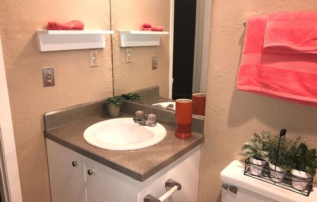2 beds, 2 baths, 900 sqft, $1,079, Unit 705