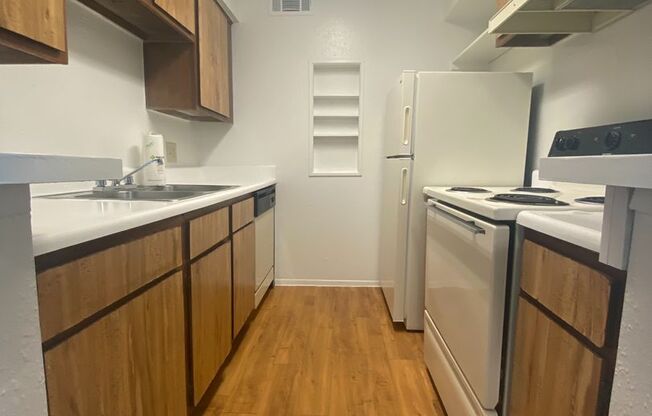 2 beds, 2 baths, 902 sqft, $1,070, Unit 233