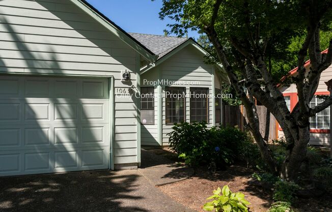 Bright Charming Home In SW Tigard! Lots of Ample Light!