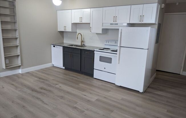 East Walnut Hills: Renovated Efficiency Available!