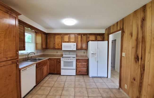 $1795-Conveniently Located 4 Bedroom Rustic Oasis