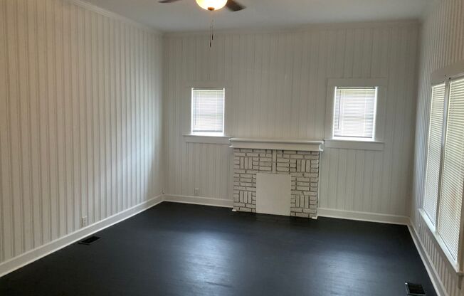 3 beds, 1 bath, $1,100