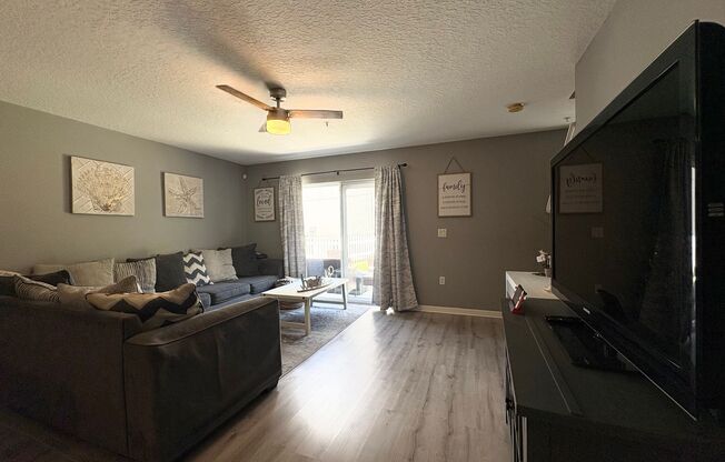 Fantastic 3 BR Townhome in Gated Winter Springs community with Pool and great schools