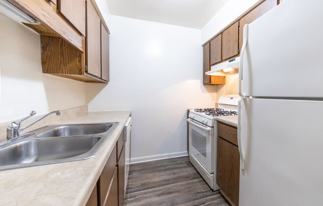 Fully-Equipped Kitchen in a 2 bedroom apartment at Woodlake Apartments