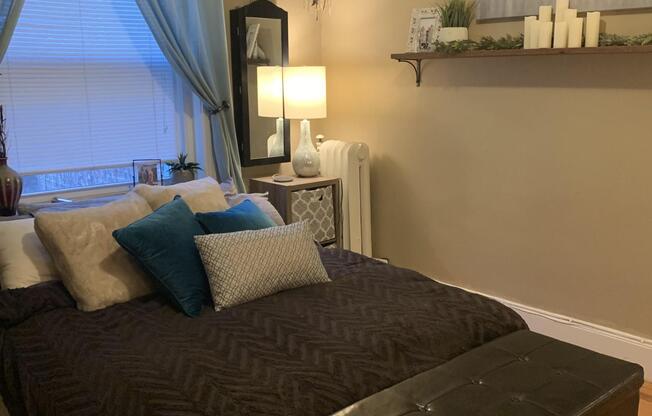 1 bed, 1 bath, $2,400, Unit 10