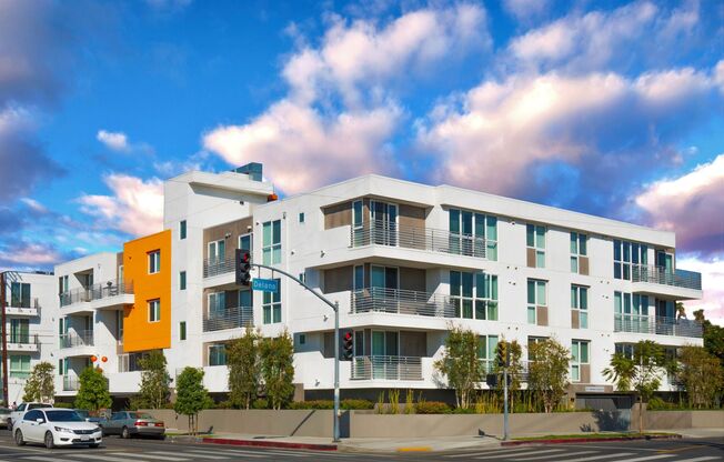 6200 Kester Ave Apartments