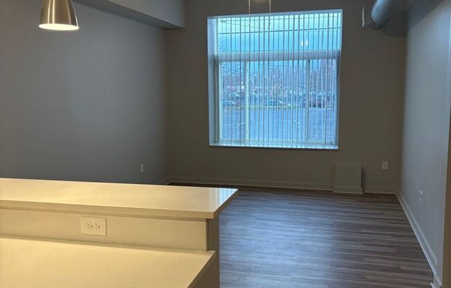 Studio, 1 bath, 484 sqft, $950, Unit Unit 310