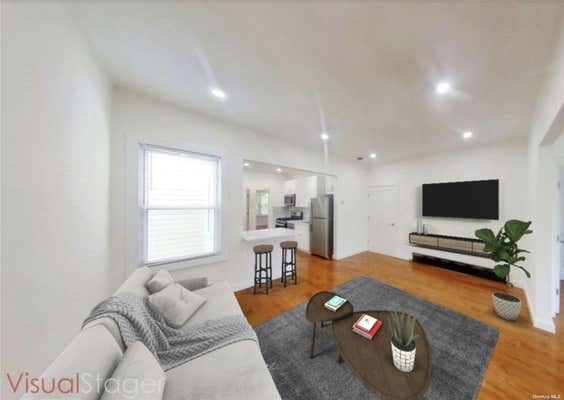 3 beds, 1 bath, $3,200, Unit 2