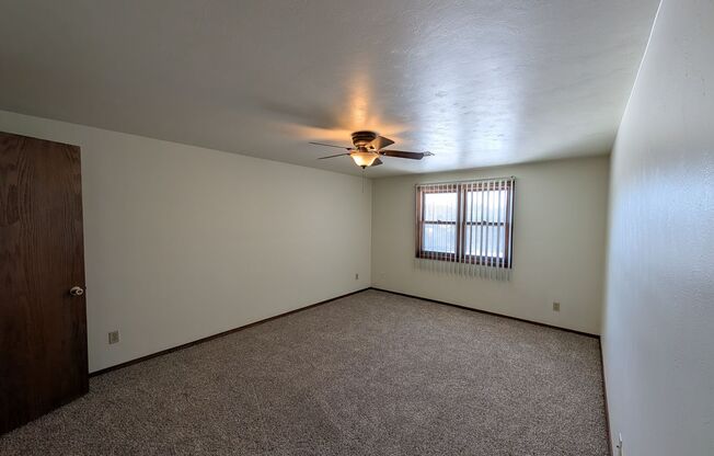 2 beds, 2 baths, 1,034 sqft, $1,279, Unit 1401 062