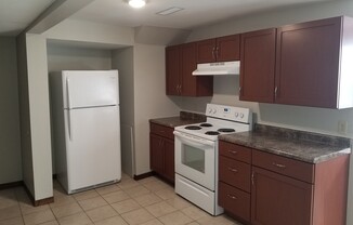 3 beds, 1 bath, 1,200 sqft, $875, Unit 01