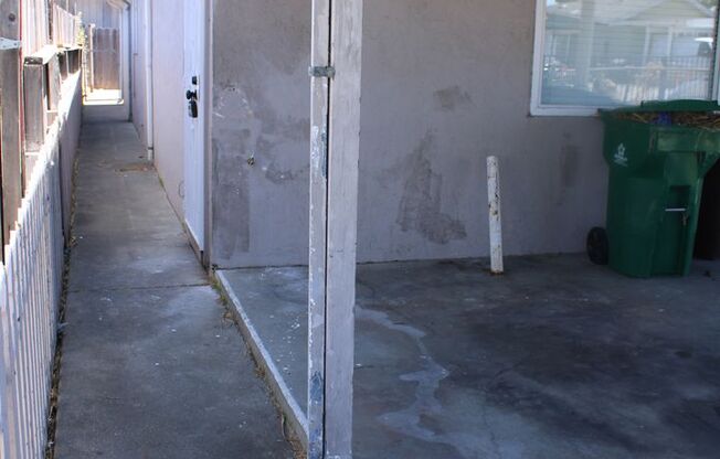 Three Bedroom, One Bathroom House in San Pablo with Laundry Room