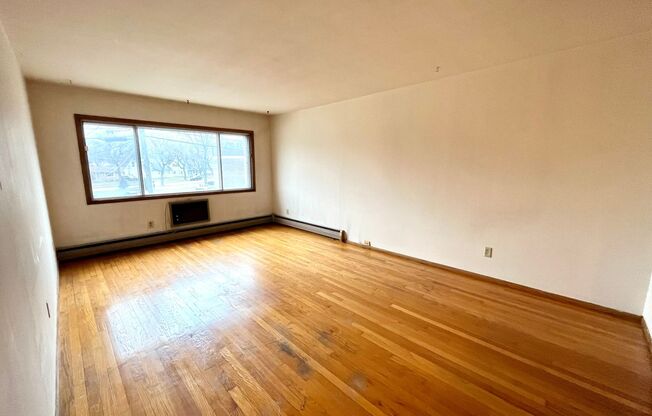 1 bed, 1 bath, $1,015, Unit 13