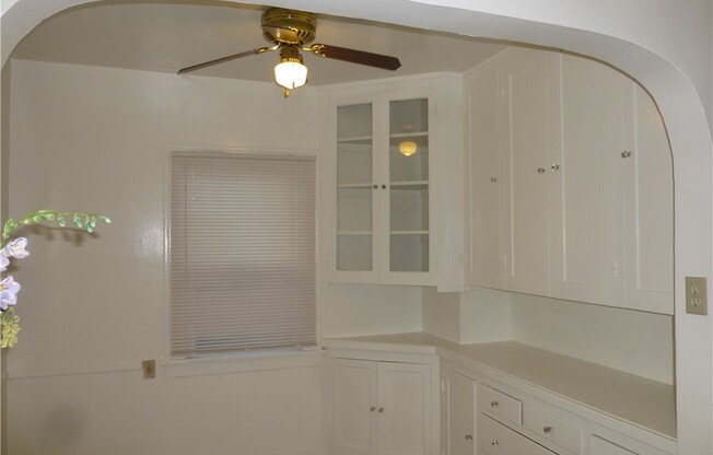 127 S OLIVE AVE