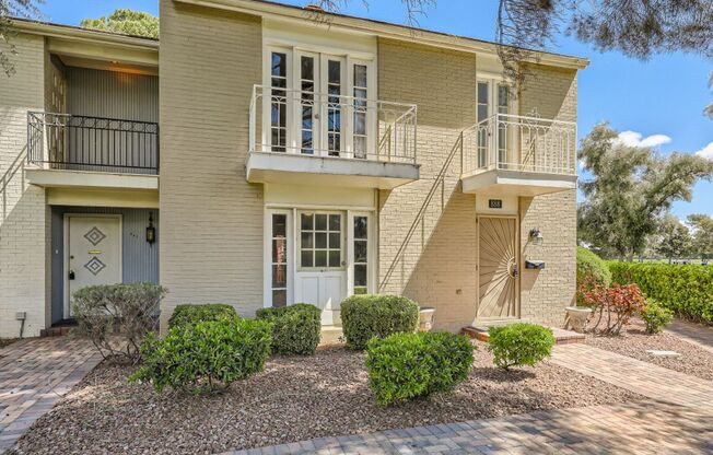 Beautiful Las Vegas Country Club townhome