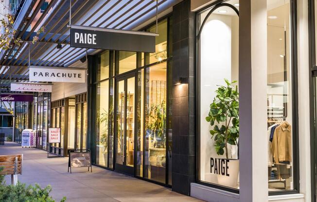 Kierland Commons is Scottsdale’s premier outdoor shopping destination, featuring luxury boutiques, fine dining, and high-end retailers.