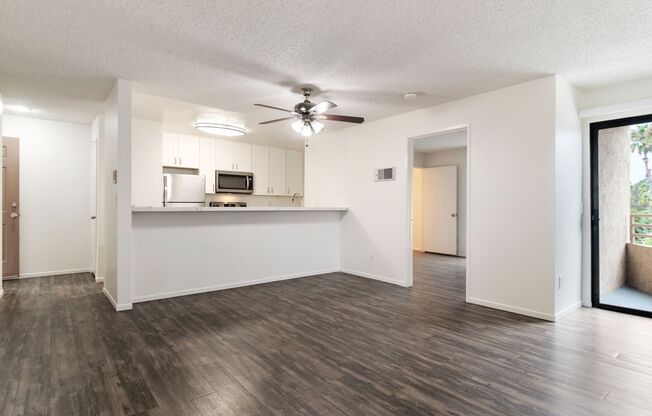 1 MONTH FREE ~ Spacious 2BR in Ocean Beach w/ Parking