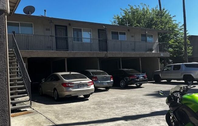 Excellent commute location. 1 bedroom upstairs unit in the heart of Concord