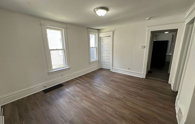 44 Vandine NE- Midtown! Water included, washer/dryer hook up