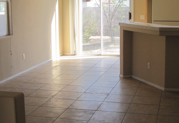 Beautiful 3 bdrm/2bth in Summerlin!!! Upgraded tile and paint