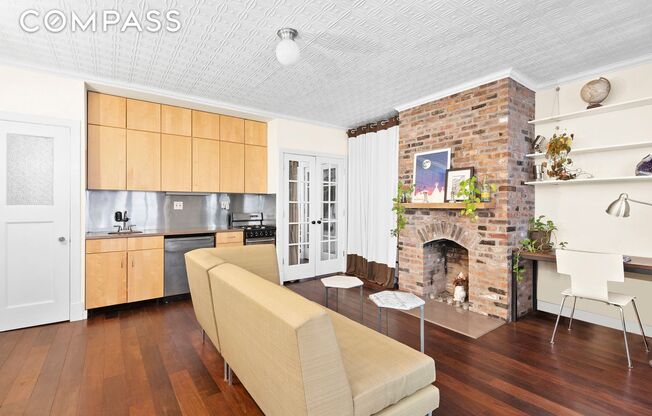 111 N 8 ST