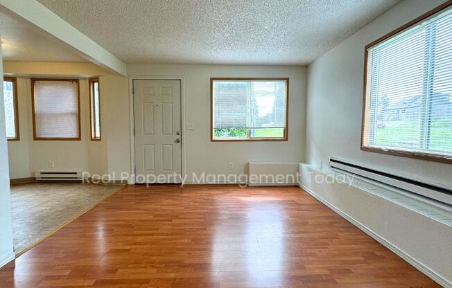 2 beds, 1 bath, 800 sqft, $1,475