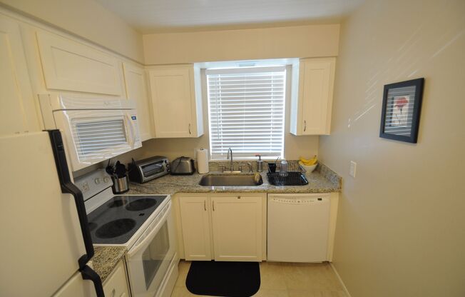 Charming 2-Bedroom Condo in Scenic Winter Park’s Mead Gardens Community