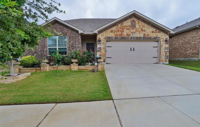 DARLING HOME IN DENTON READY NOW!