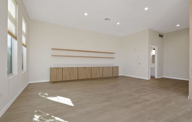 1 bed, 2 baths, 748 sqft, $5,100, Unit #101