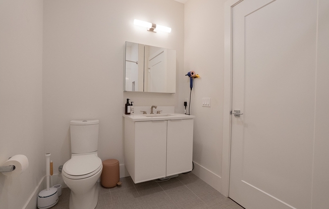 2 beds, 2 baths, 870 sqft, $3,350, Unit 410