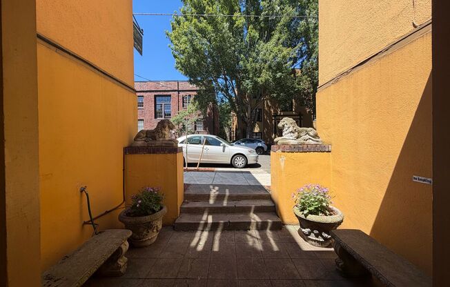 Studio, 1 bath, 320 sqft, $1,129, Unit 06