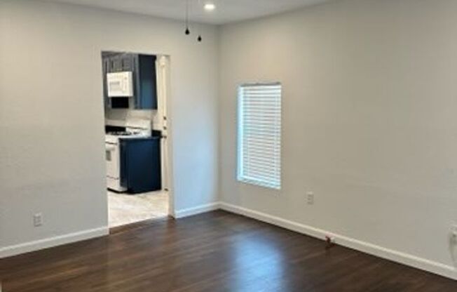 2 beds, 1 bath, $1,195