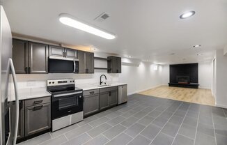 3831 W RUTGERS PL