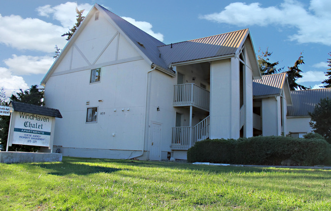 Windhaven Chalet (835 N Oak Harbor St)