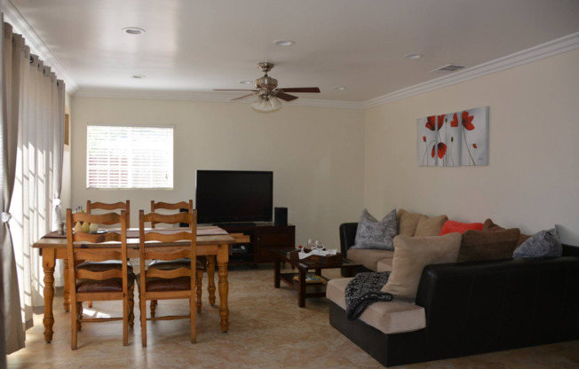 Bright 3-Bed+2bath Home in a Great Woodland Hills Neighborhood