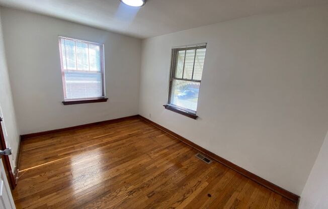 2 beds, 1 bath, $1,050