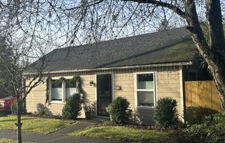 Adorable 2 Bed/1 Bath Bungalow in Olympia