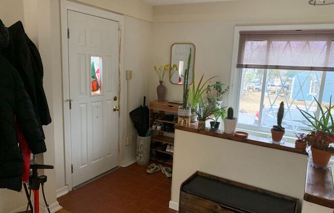 3 bd/1.5 bath Charming Home just 4 blocks from IU Jacob's School of Music - Available August 2026!