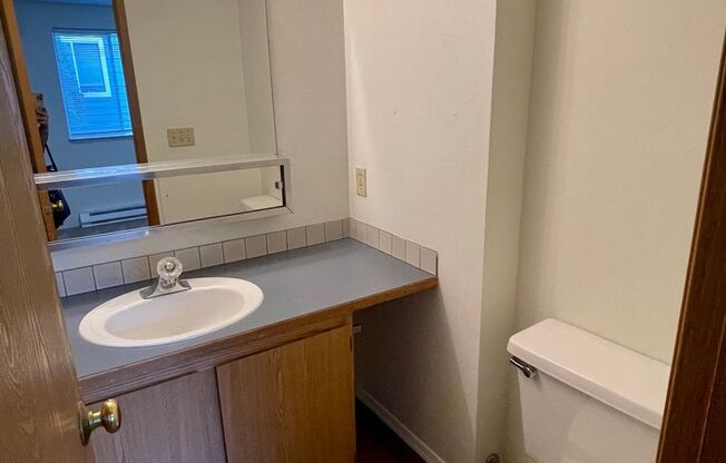 2 beds, 1.5 baths, 900 sqft, $1,600, Unit B301