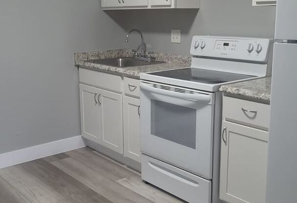 2 beds, 1 bath, 695 sqft, $1,230, Unit 505 Q7