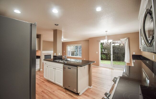 4 beds, 2.5 baths, $3,295