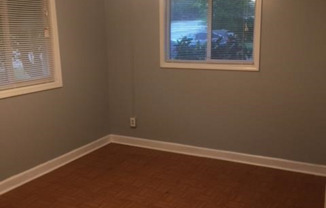 Cozy 2 Bedroom / 1 Bath Duplex